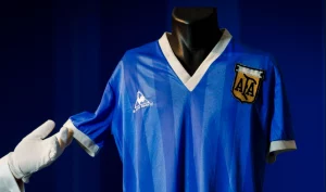 tidenes dyreste fotballdrakt maradona